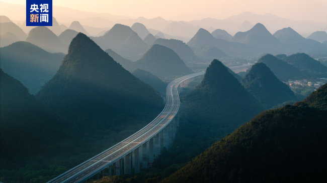 广西灌阳至平乐高速公路建成通车