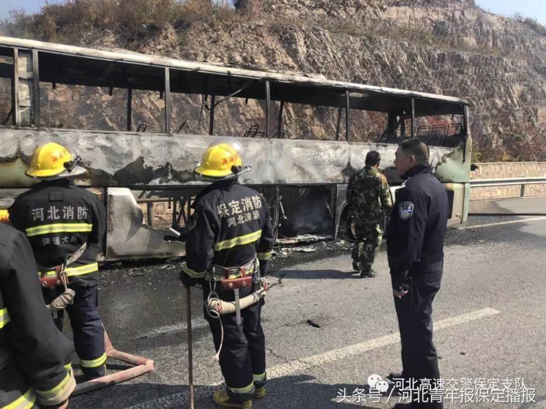 载学生大巴车在高速起火 当地回应 乘客已安全撤离