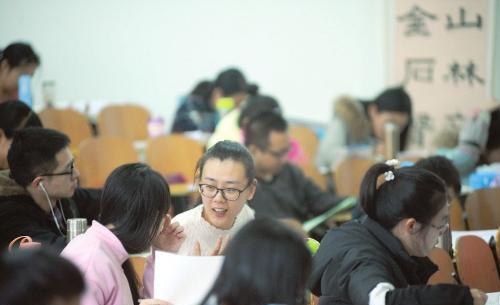 大学需回归正确定位，专家说全员考研是错位的