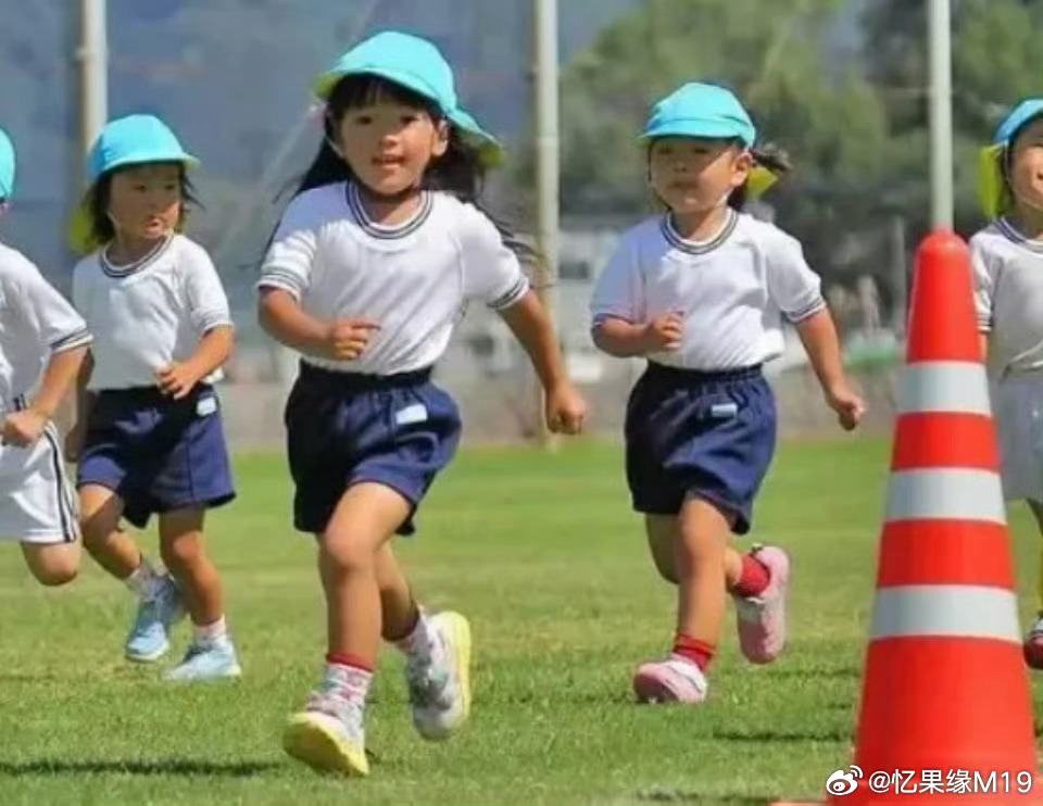 专家谈幼儿园超前学抢跑问题 违背成长规律，应让孩子快乐成长