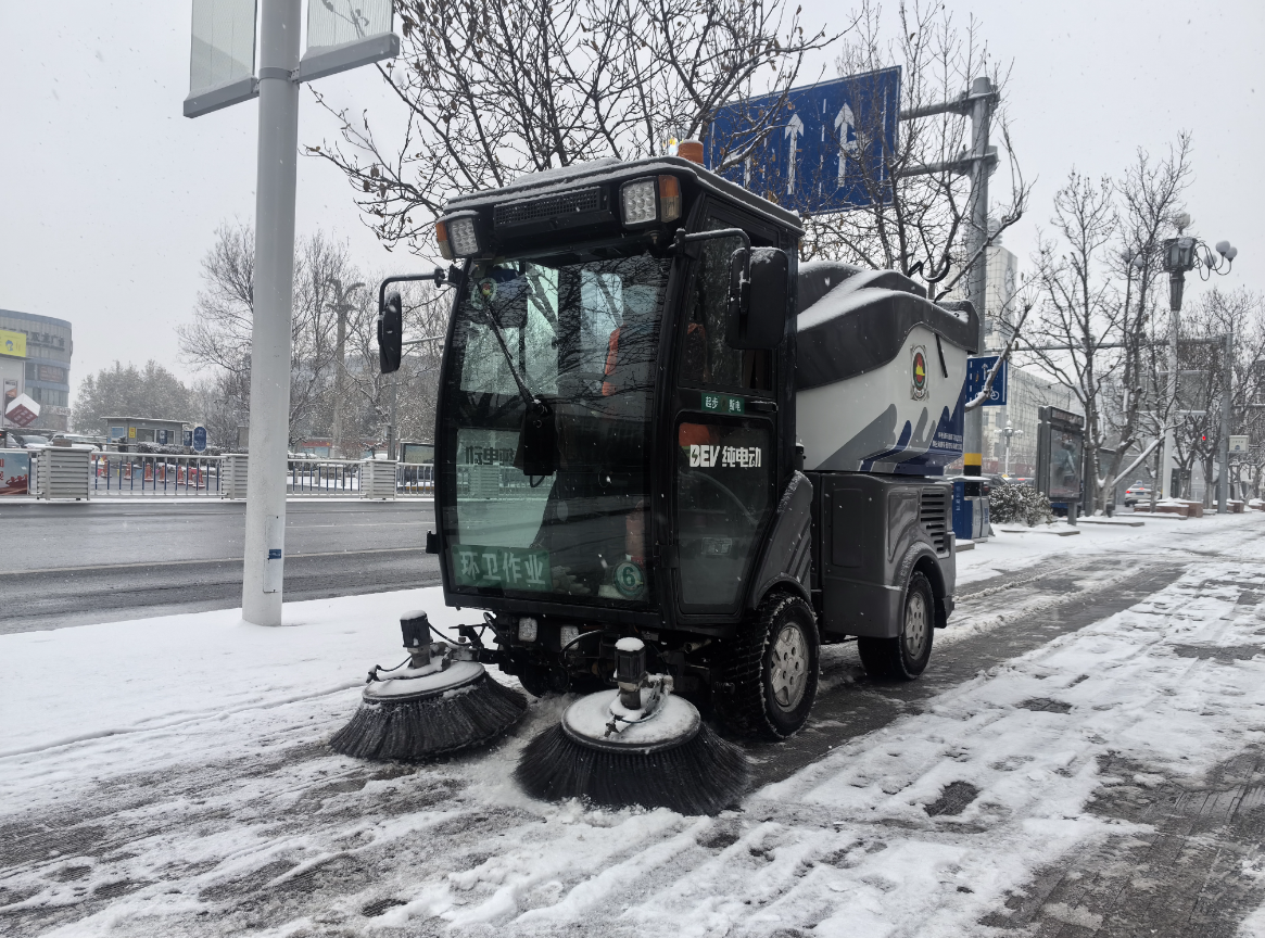 北京扫雪铲冰引入新设备 作业工艺升级