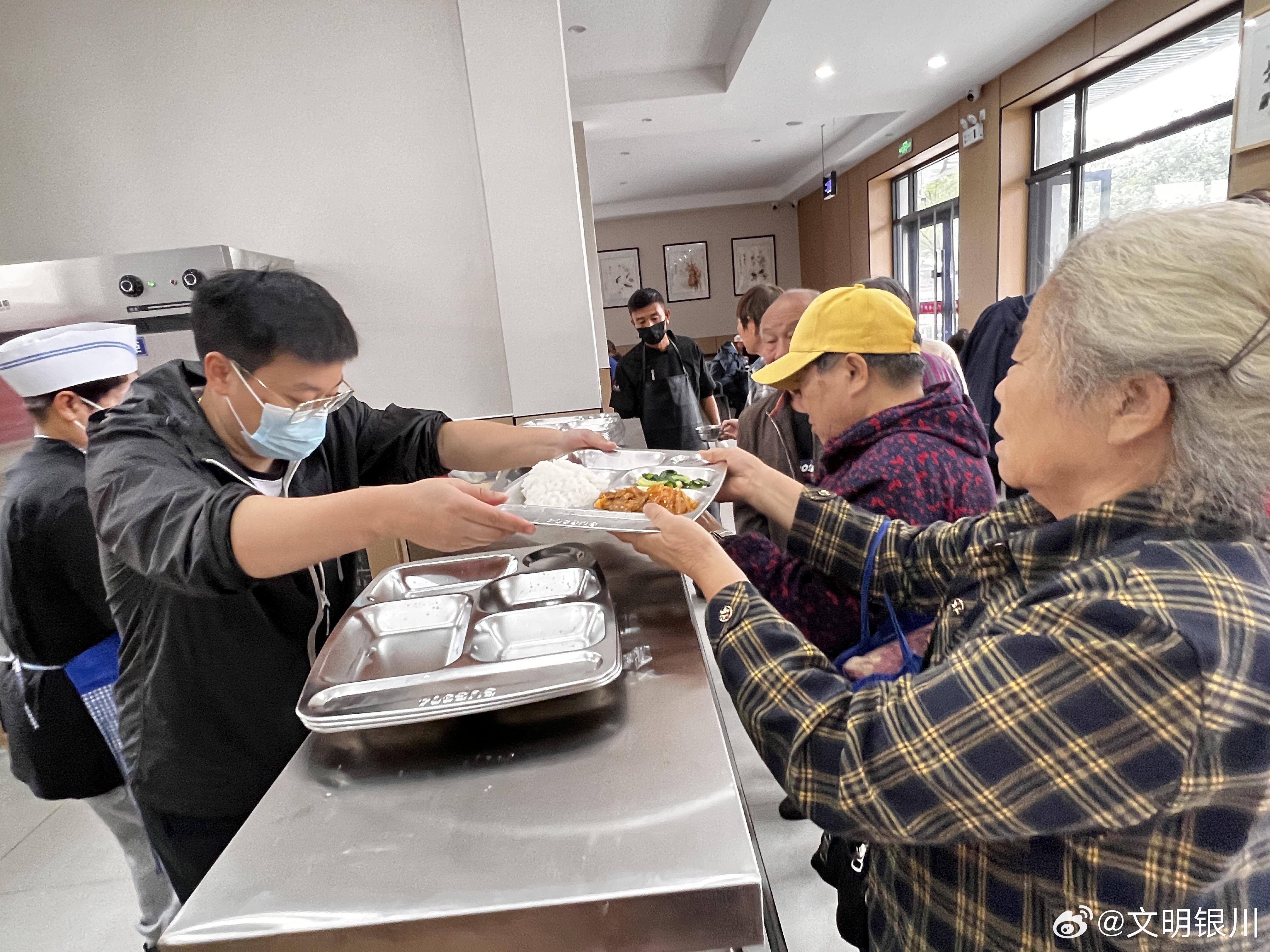 数智助老 温暖“食”光