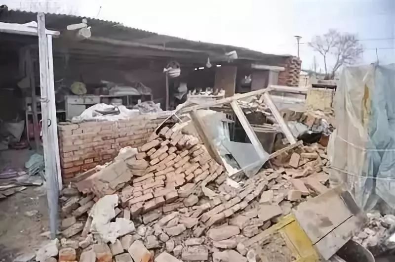 通辽发生4.3级地震 震感明显墙体脱落