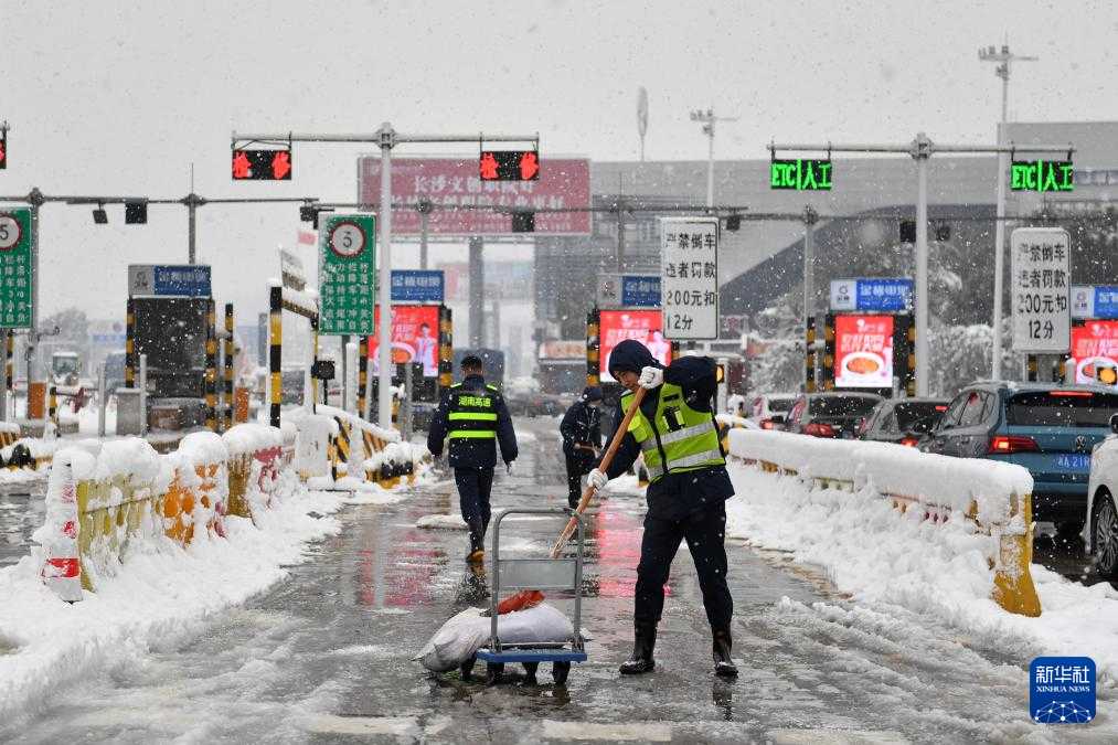 雨雪降至北京规范使用融雪剂 新规首次考验