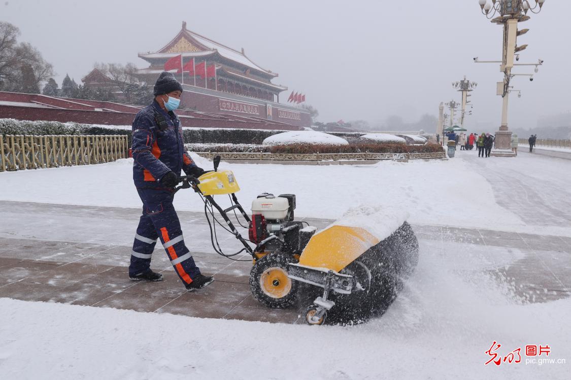 雨雪降至北京规范使用融雪剂 新规首次考验