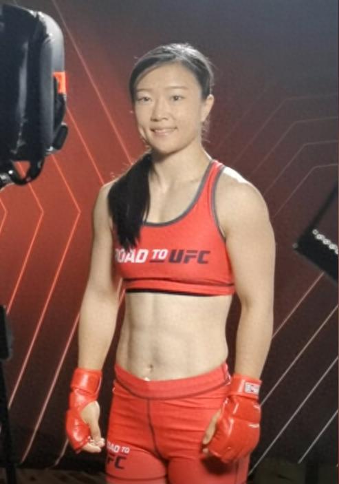 “格斗女中医”称家人不知她打UFC