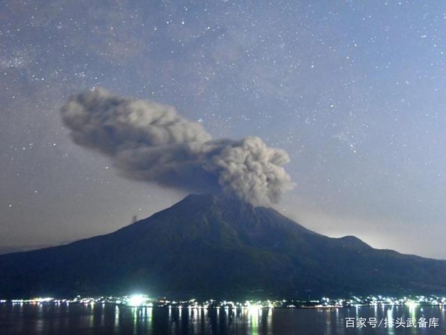 突发！日本火山发生爆炸性喷发 火山灰柱高达3400米