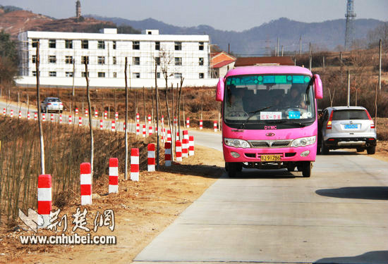 湖北农村公路通车里程破27万 村村通客车目标达成