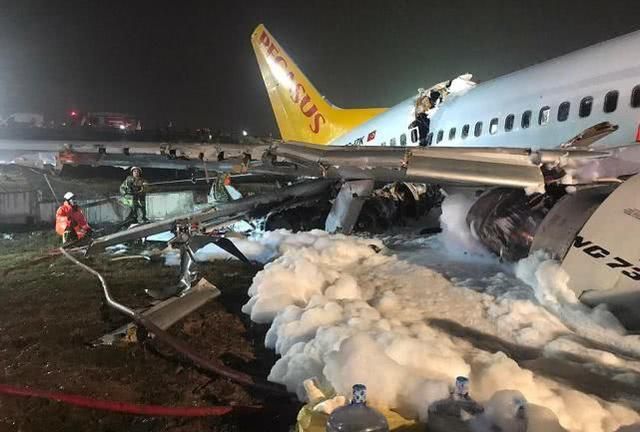 韩国起火事发机型为波音737 58人遇难悲剧