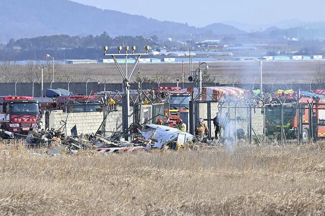 韩国客机着火179人遇难 仅2人生还